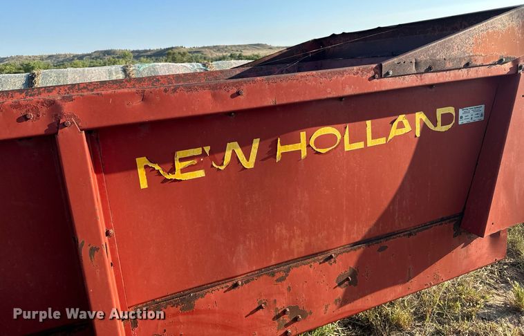 image for item DX3589 New Holland 195 manure spreader