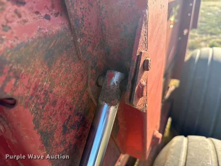 image for item DX3589 New Holland 195 manure spreader