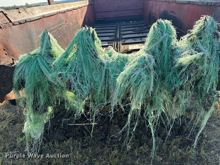 image for item DX3589 New Holland 195 manure spreader