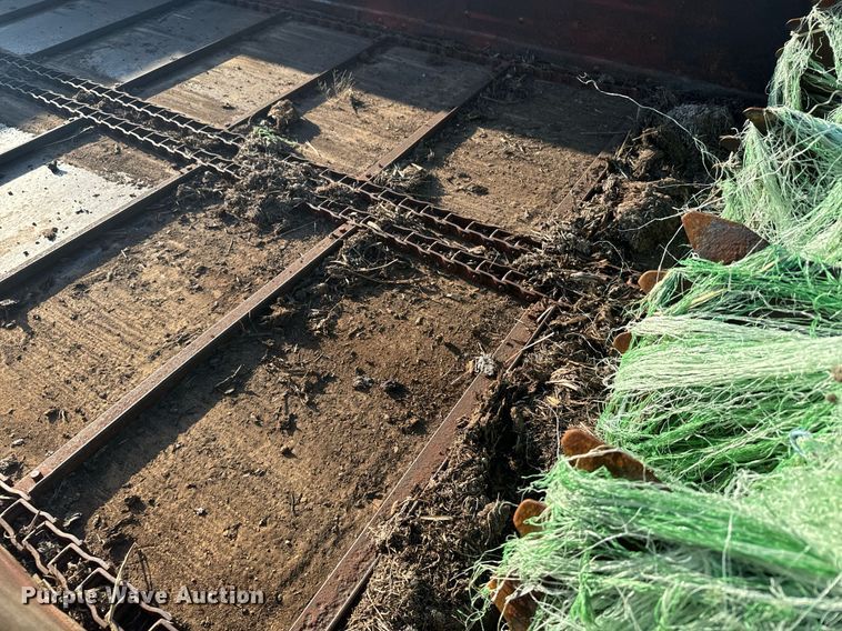 image for item DX3589 New Holland 195 manure spreader