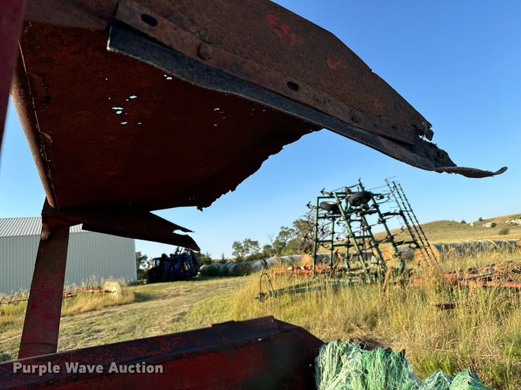 image for item DX3589 New Holland 195 manure spreader
