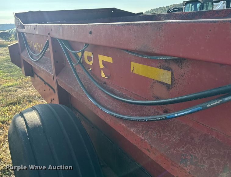 image for item DX3589 New Holland 195 manure spreader