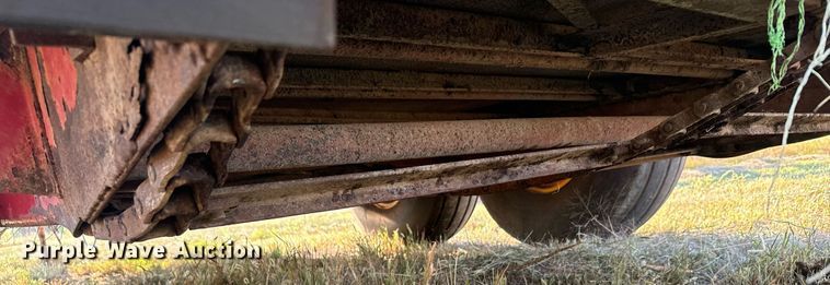 image for item DX3589 New Holland 195 manure spreader