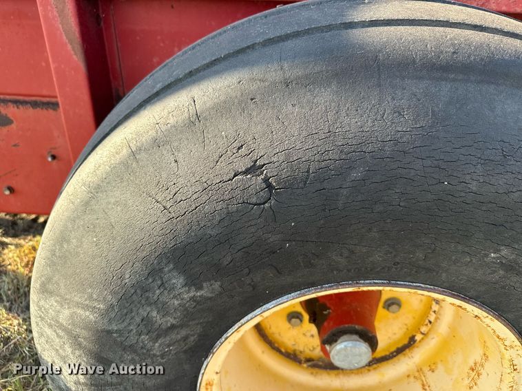 image for item DX3589 New Holland 195 manure spreader