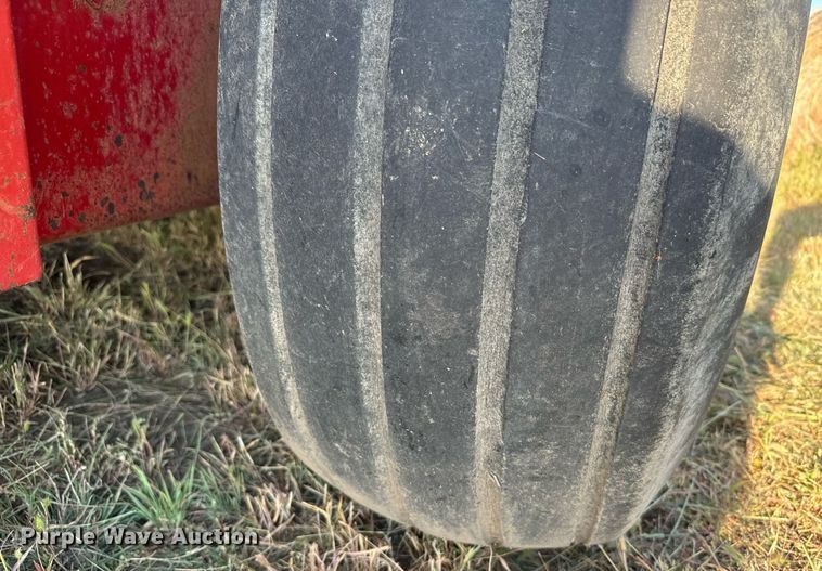 image for item DX3589 New Holland 195 manure spreader