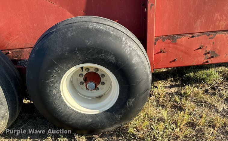 image for item DX3589 New Holland 195 manure spreader
