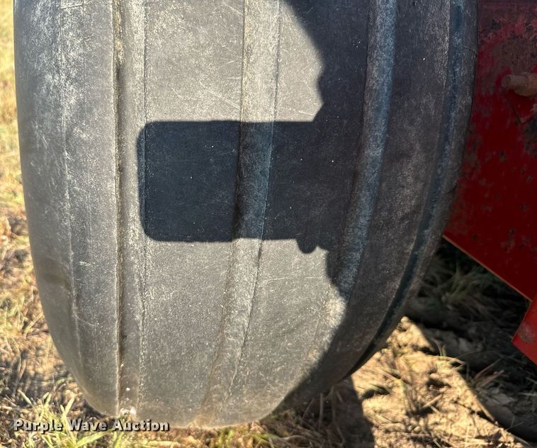 image for item DX3589 New Holland 195 manure spreader