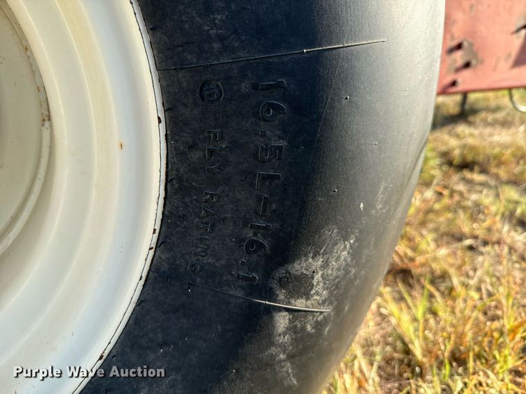 image for item DX3589 New Holland 195 manure spreader