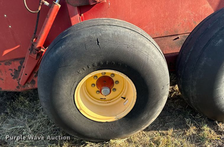 image for item DX3589 New Holland 195 manure spreader