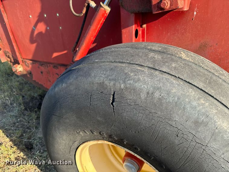 image for item DX3589 New Holland 195 manure spreader