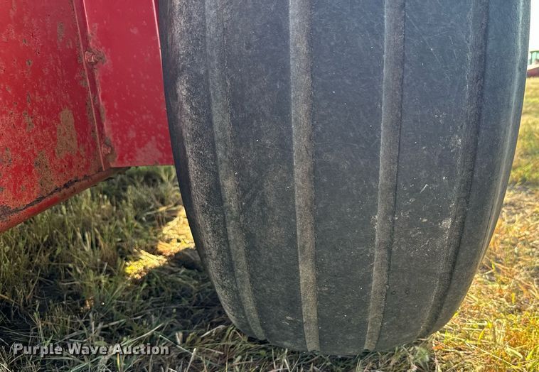 image for item DX3589 New Holland 195 manure spreader