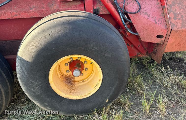 image for item DX3589 New Holland 195 manure spreader