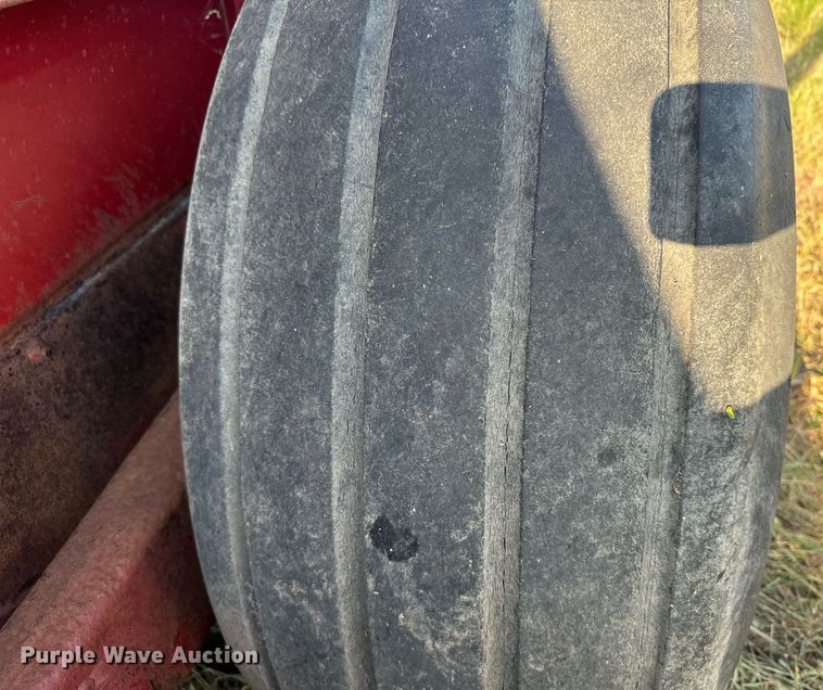 image for item DX3589 New Holland 195 manure spreader