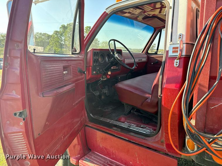 image for item DX3590 1979 GMC Sierra 6000 grain truck