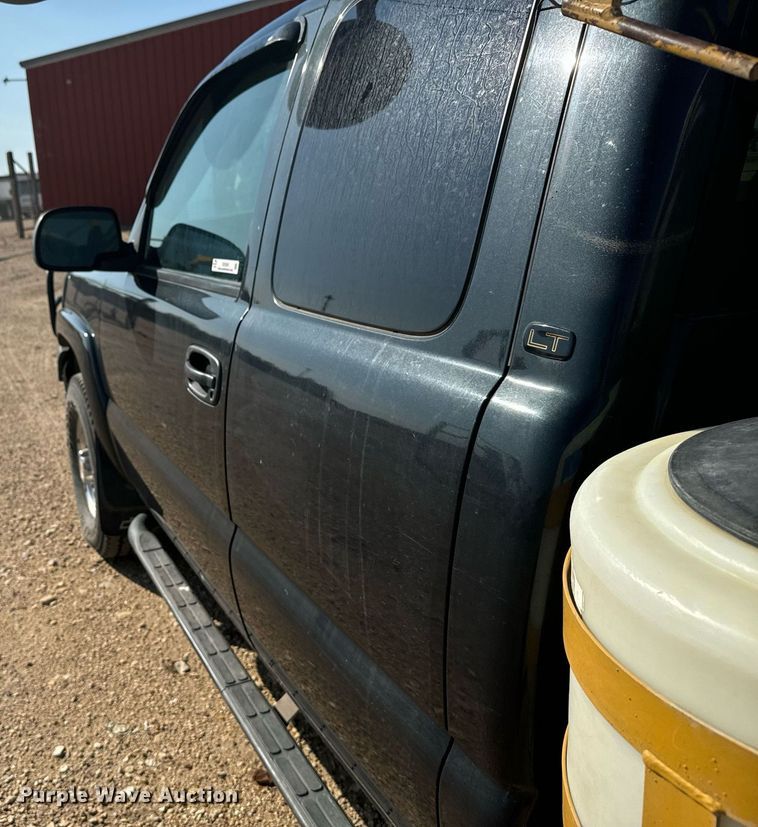 image for item DX3591 2004 Chevrolet Silverado 2500 LT Ext. Cab sprayer bed pickup truck