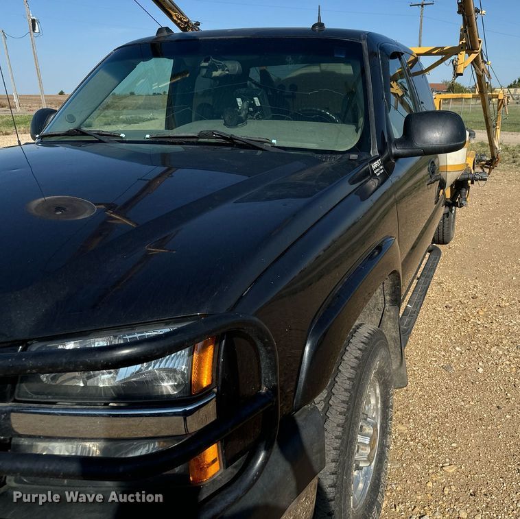 image for item DX3591 2004 Chevrolet Silverado 2500 LT Ext. Cab sprayer bed pickup truck