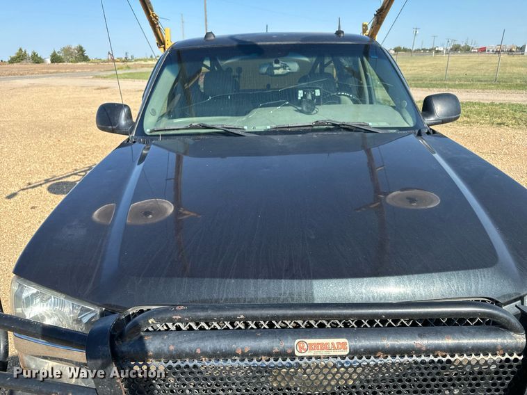 image for item DX3591 2004 Chevrolet Silverado 2500 LT Ext. Cab sprayer bed pickup truck