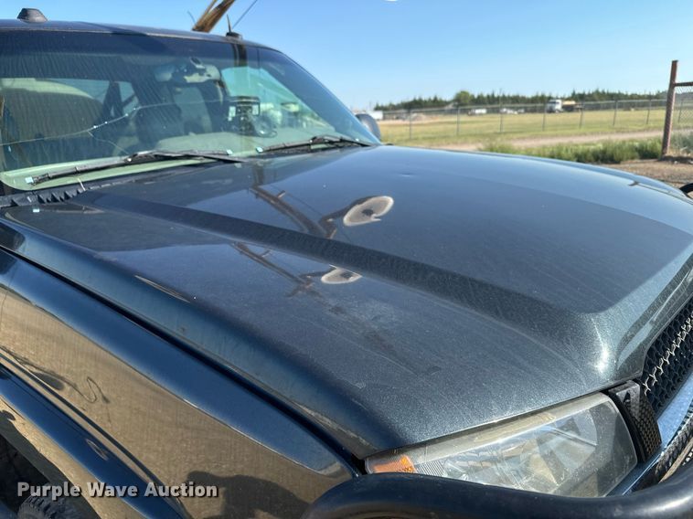 image for item DX3591 2004 Chevrolet Silverado 2500 LT Ext. Cab sprayer bed pickup truck