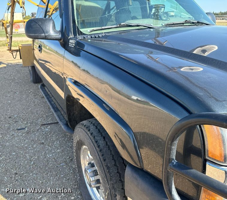 image for item DX3591 2004 Chevrolet Silverado 2500 LT Ext. Cab sprayer bed pickup truck