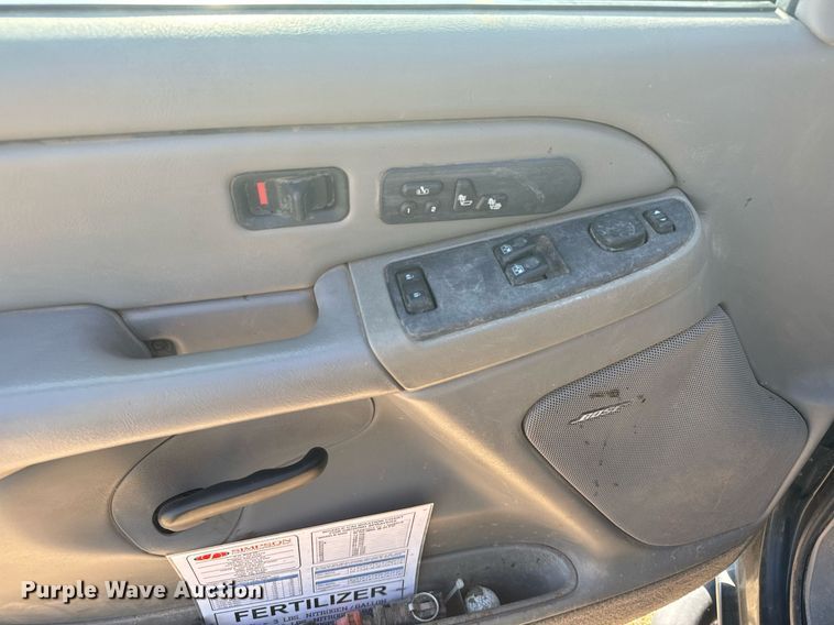 image for item DX3591 2004 Chevrolet Silverado 2500 LT Ext. Cab sprayer bed pickup truck