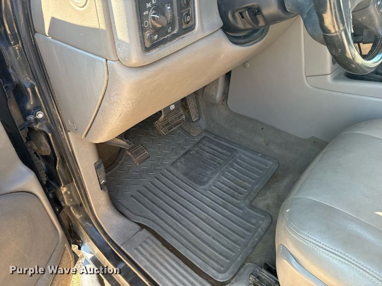 image for item DX3591 2004 Chevrolet Silverado 2500 LT Ext. Cab sprayer bed pickup truck