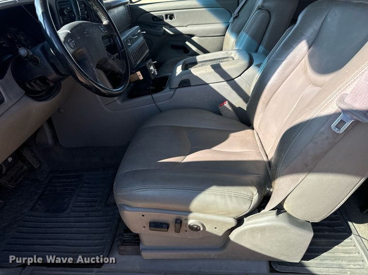 image for item DX3591 2004 Chevrolet Silverado 2500 LT Ext. Cab sprayer bed pickup truck