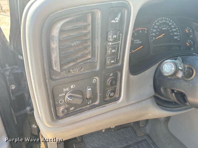 image for item DX3591 2004 Chevrolet Silverado 2500 LT Ext. Cab sprayer bed pickup truck