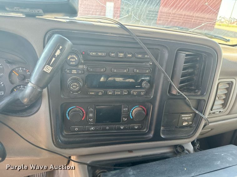 image for item DX3591 2004 Chevrolet Silverado 2500 LT Ext. Cab sprayer bed pickup truck