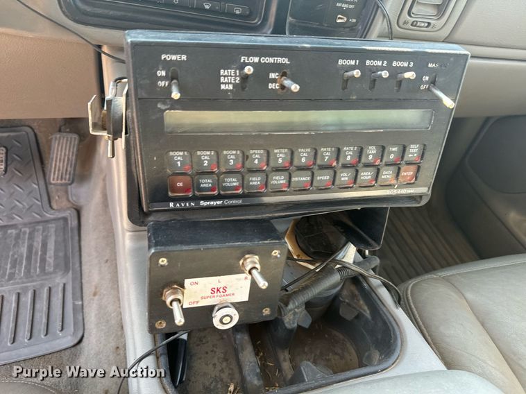 image for item DX3591 2004 Chevrolet Silverado 2500 LT Ext. Cab sprayer bed pickup truck