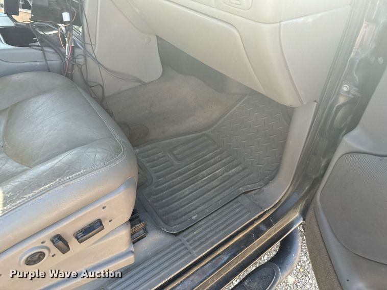 image for item DX3591 2004 Chevrolet Silverado 2500 LT Ext. Cab sprayer bed pickup truck