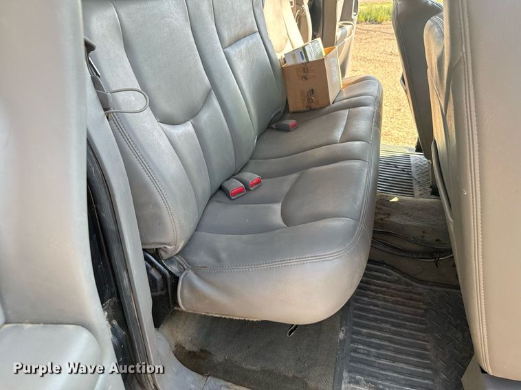 image for item DX3591 2004 Chevrolet Silverado 2500 LT Ext. Cab sprayer bed pickup truck