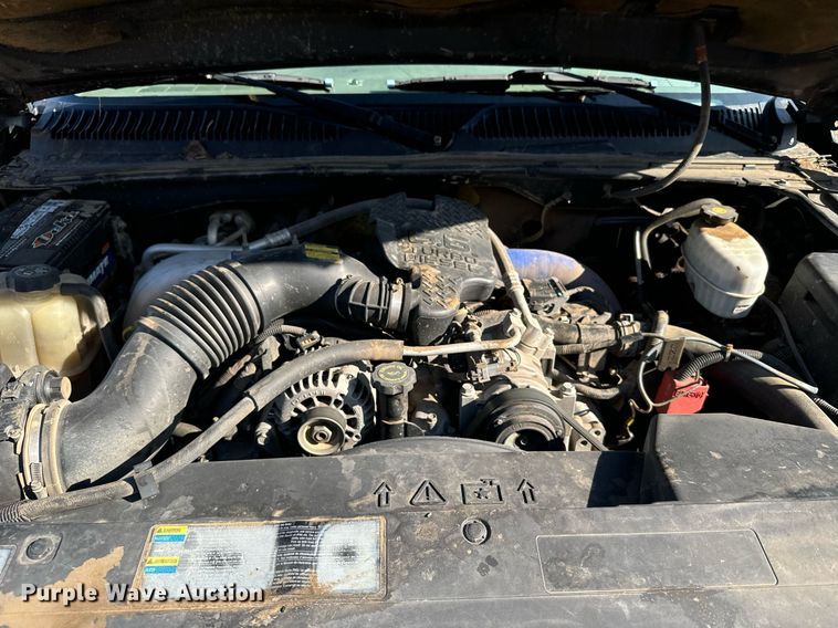 image for item DX3591 2004 Chevrolet Silverado 2500 LT Ext. Cab sprayer bed pickup truck