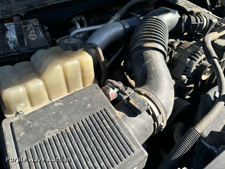 image for item DX3591 2004 Chevrolet Silverado 2500 LT Ext. Cab sprayer bed pickup truck