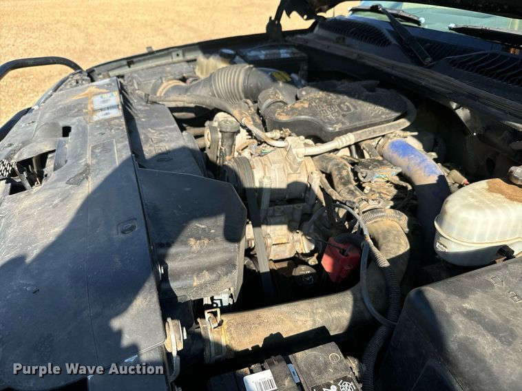 image for item DX3591 2004 Chevrolet Silverado 2500 LT Ext. Cab sprayer bed pickup truck