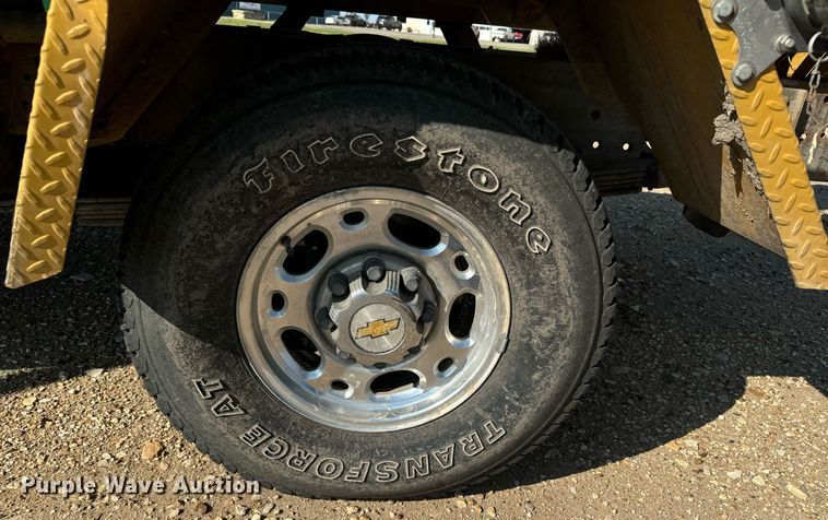 image for item DX3591 2004 Chevrolet Silverado 2500 LT Ext. Cab sprayer bed pickup truck