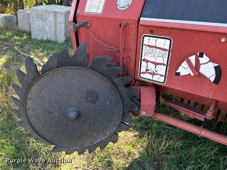 image for item EE7703 Case 8465 round baler