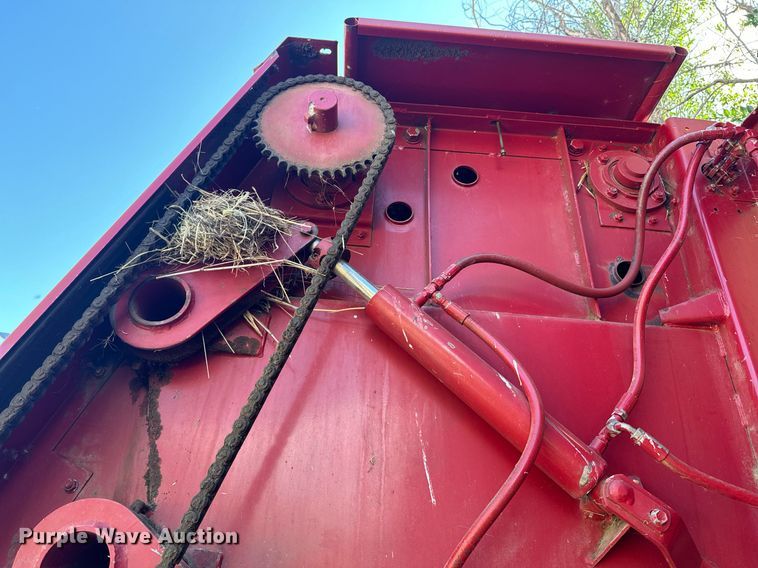 image for item EE7703 Case 8465 round baler
