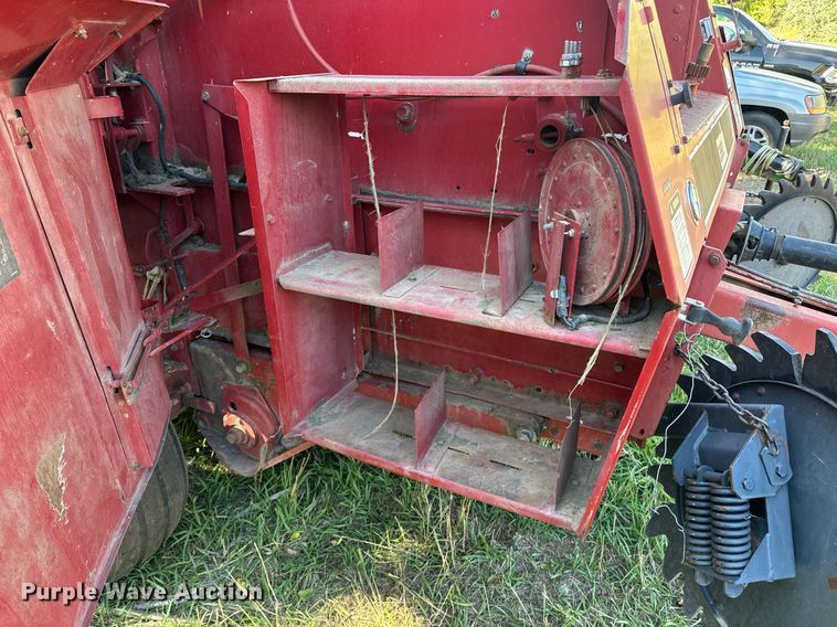 image for item EE7703 Case 8465 round baler