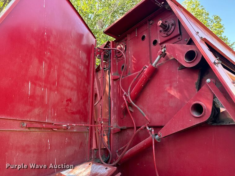 image for item EE7703 Case 8465 round baler