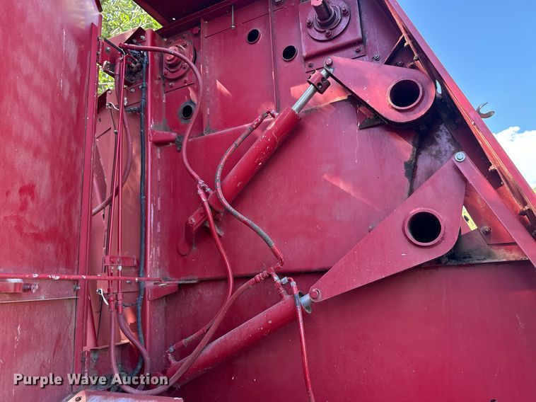 image for item EE7703 Case 8465 round baler