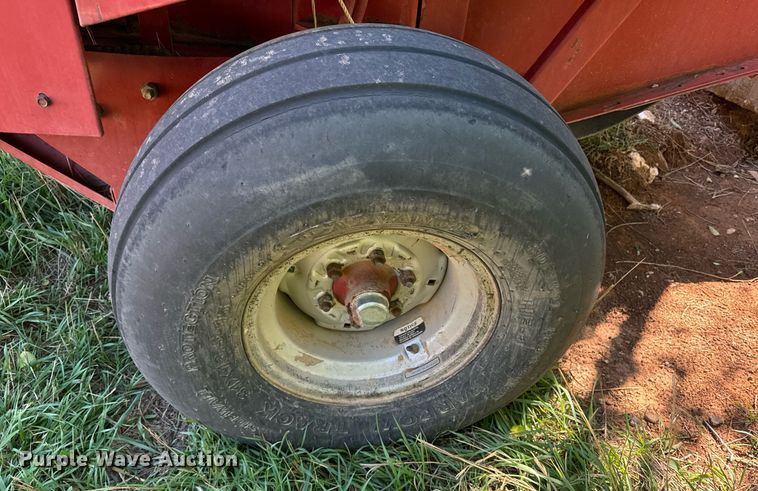 image for item EE7703 Case 8465 round baler