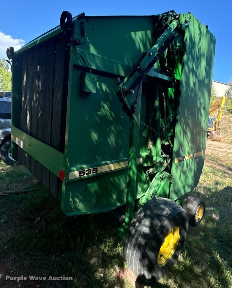 image for item EE7704 1996 John Deere  535 round baler