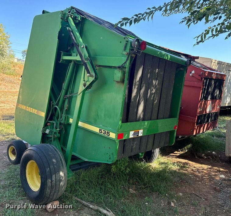 image for item EE7704 1996 John Deere  535 round baler
