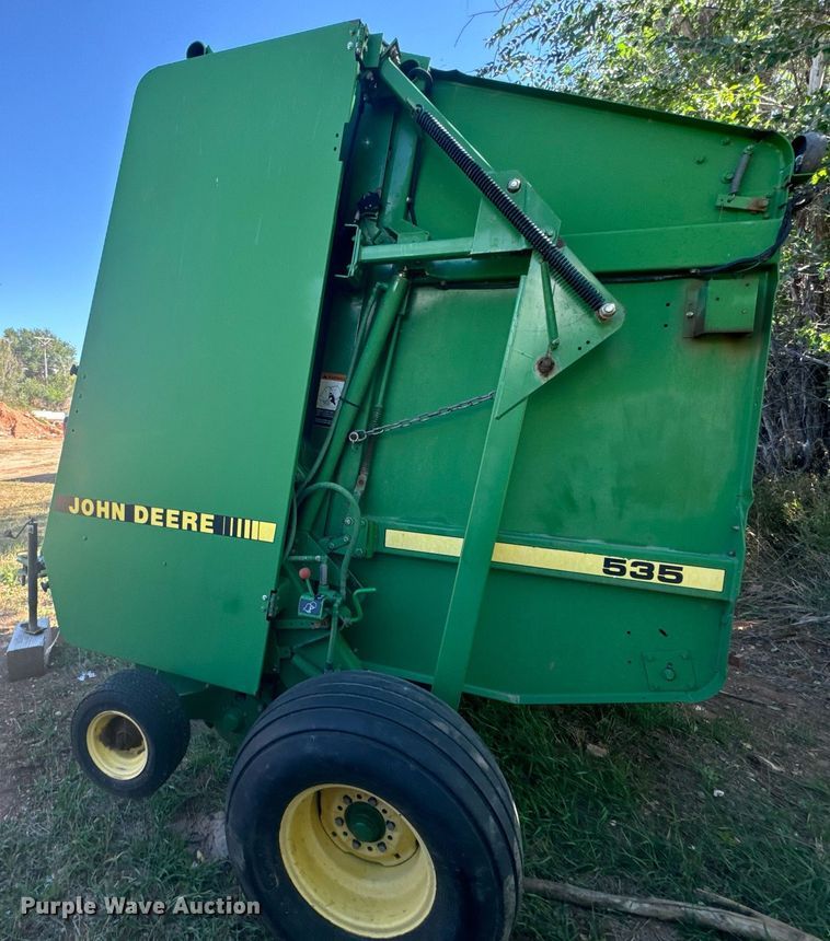 image for item EE7704 1996 John Deere  535 round baler