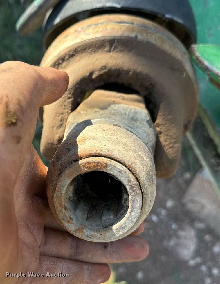 image for item EE7704 1996 John Deere  535 round baler