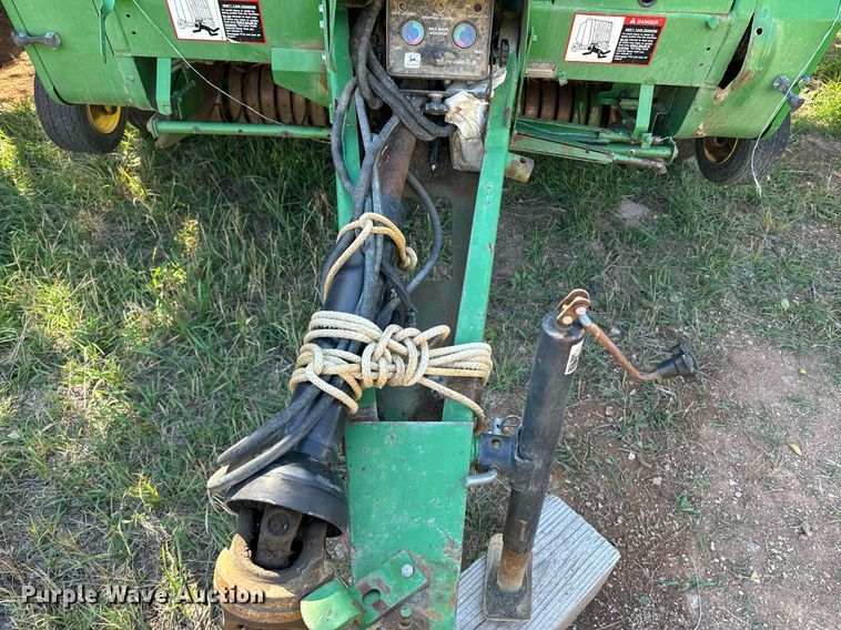 image for item EE7704 1996 John Deere  535 round baler