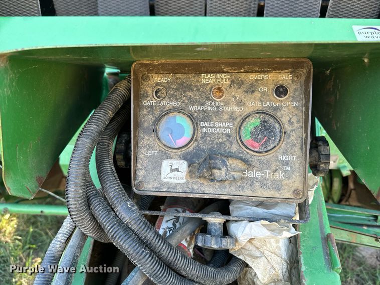 image for item EE7704 1996 John Deere  535 round baler