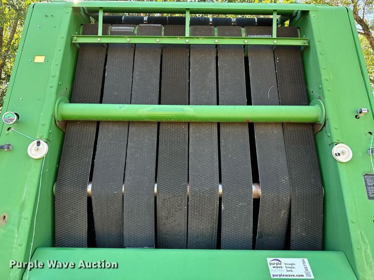 image for item EE7704 1996 John Deere  535 round baler