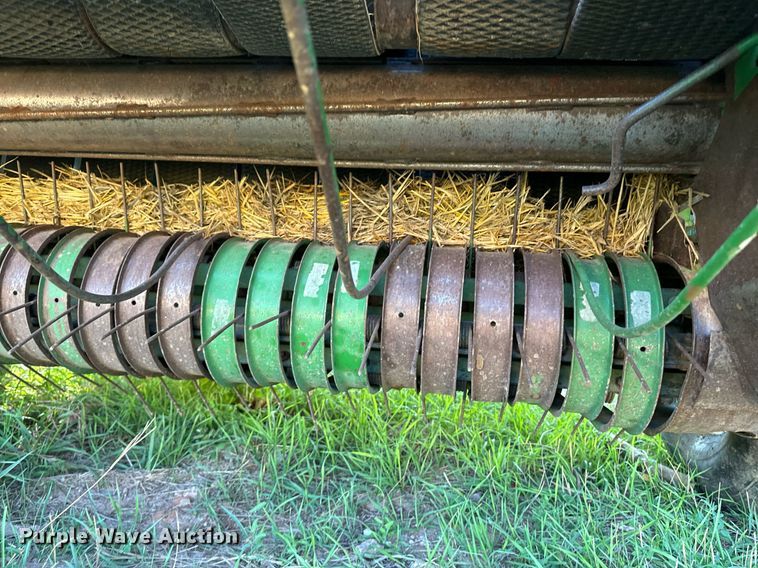 image for item EE7704 1996 John Deere  535 round baler
