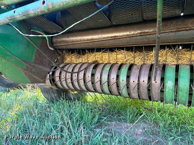 image for item EE7704 1996 John Deere  535 round baler